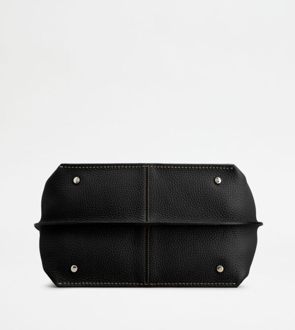 Bucket Bag in Leather Medium - Image 3