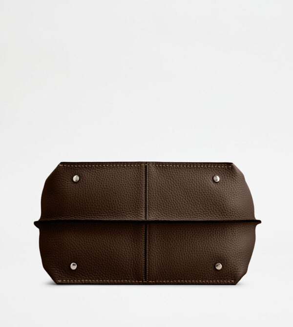 Bucket Bag in Leather Medium - Image 3
