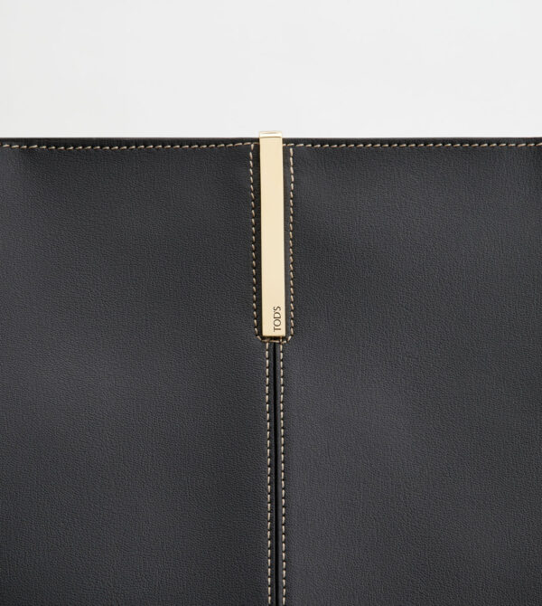 Shopping Bag in Leather Medium-Small - Image 5