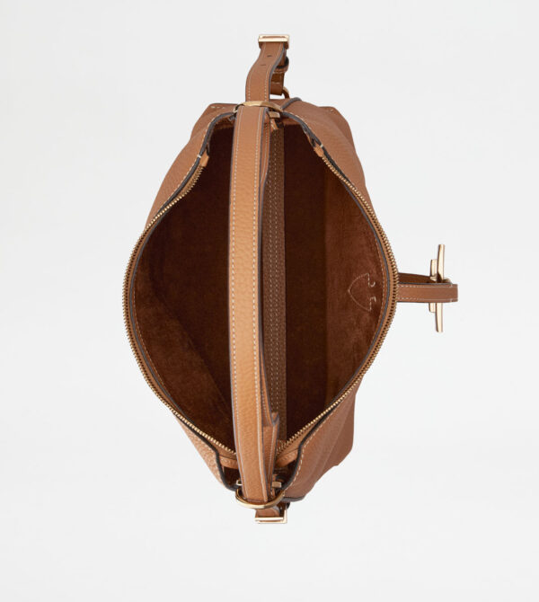 T Timeless Shoulder Bag in Leather Small - Image 4