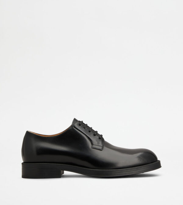 Lace-ups in Leather